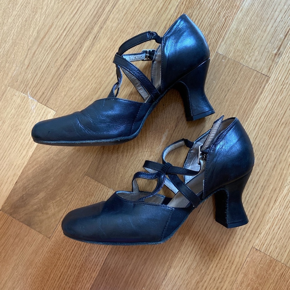 La Duca soft sole character shoes 2.5